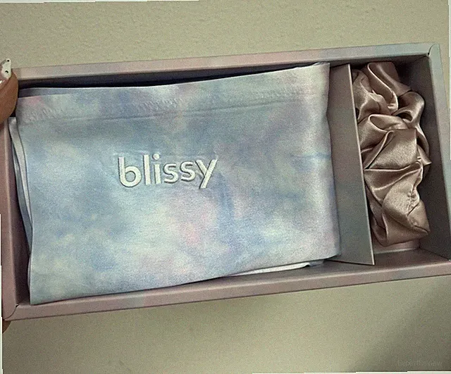 BLISSY 100% MULBERRY SILK TIE DYE STANDARD PILLOWCASE + PINK SCRUNCHIE