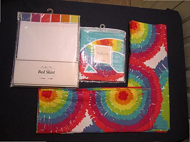 One Grace Place Terrific Tie Dye Full Size Bed Skirt Standard Sham & 2 Valance