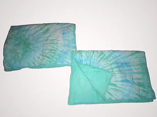 POTTERY BARN TEEN DUNES TIE DYE POOL RETRO (2) STANDARD PILLOW SHAMS 20 X 26
